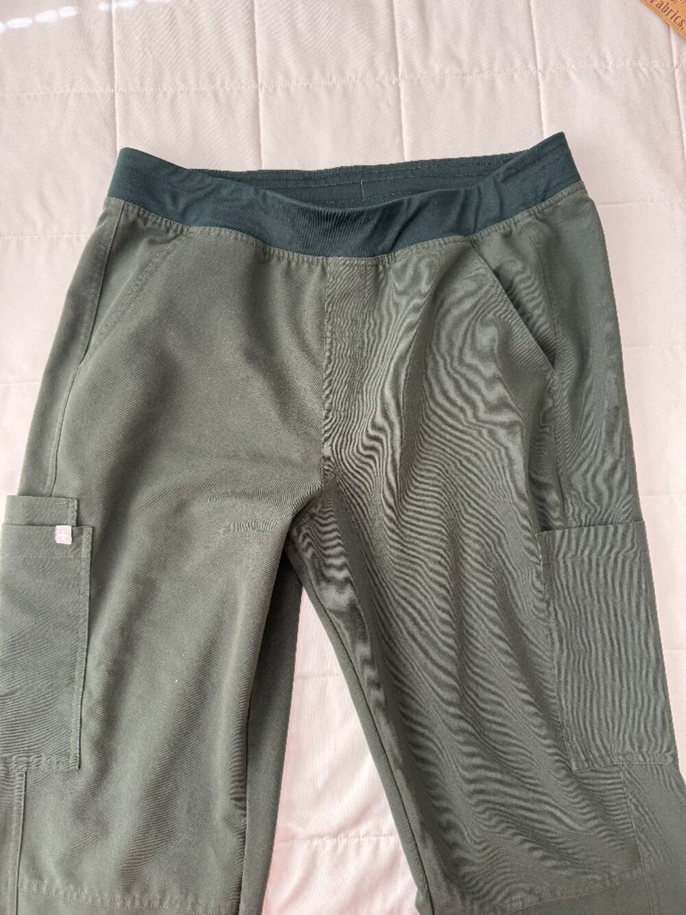 FIGS Technical Collection Cargo Scrub Pants Olive Green Large